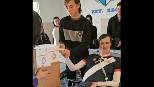 Video: emoción y aplausos en la mesa en que votó Esteban Bullrich