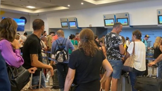 Varios vuelos fueron cancelados o demorados por una medida gremial en Aeroparque