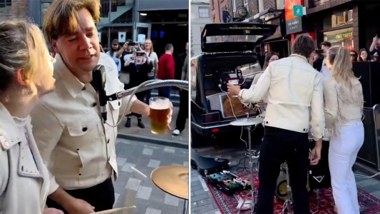 Cantaban en una calle de Liverpool y su artista favorito se sumó al show - #Flashchat