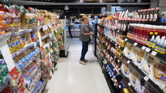 El Gobierno acordó con los supermercados un aumento máximo del 5% por mes para los próximos 90 días