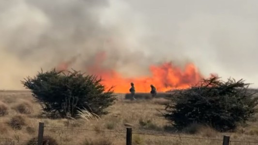 Bomberos combaten varios focos de incendio en Córdoba y hay evacuados en Yacanto