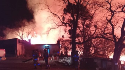 Un incendio forestal azota a San Luis: vecinos tuvieron que ser evacuados