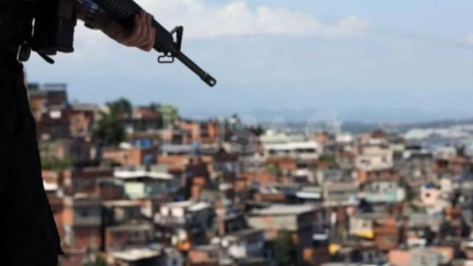 Río de Janeiro pagará US$ 1.000 a cada policía que confisque un fusil a narcos