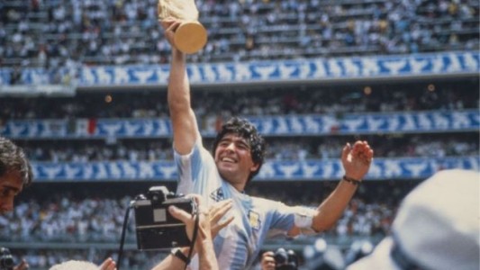 Maradona fue elegido como el deportista más popular de la historia por un medio de Inglaterra