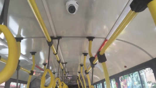 Vidal promulgó la ley que obliga a instalar cámaras en todos los colectivos