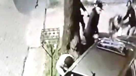 Video: un militar se enfrentó a tiros a delincuentes que asaltaron a su yerno