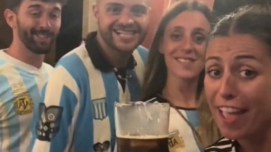 Cuarteto, fernet y "fulbo": todos quieren ser argentinos - #Flashchat