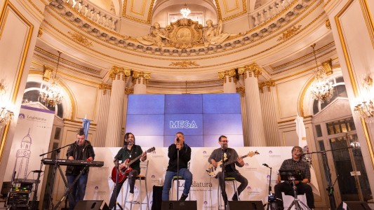 Distinguen a Memphis la Blusera a 45 años de su conformación