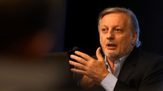 Las petroleras acordaron con el Gobierno congelar los precios durante dos meses