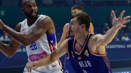 Video: un jugador de Serbia perdió un riñón por un golpe en el Mundial de básquet
