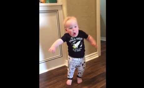 #EsViral: las lágrimas de un bebé al escuchar a su mamá cantar