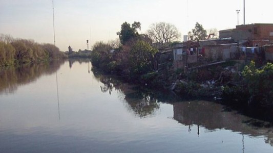 Encontraron el cuerpo de un menor que estaba desaparecido flotando en el Riachuelo