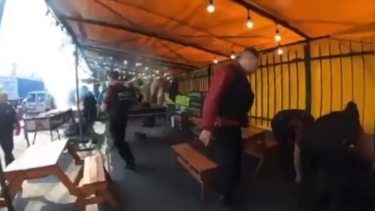 Entraron a robar a la casa de una mujer, la asfixiaron con una bolsa y se fueron a comer a una parrilla