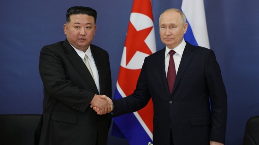 Cumbre: Kim Jong Un se reunió con Putin y le dijo que Rusia logrará "una gran victoria"