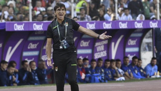 "Nos tiene que dar vergüenza": fulminante cuestionamiento del DT de Bolivia tras la derrota ante Argentina