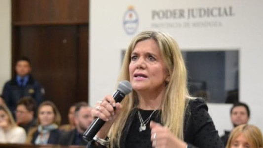 En medio un juicio un preso intentó apuñalar a la fiscal: ella lo frenó con gas pimienta