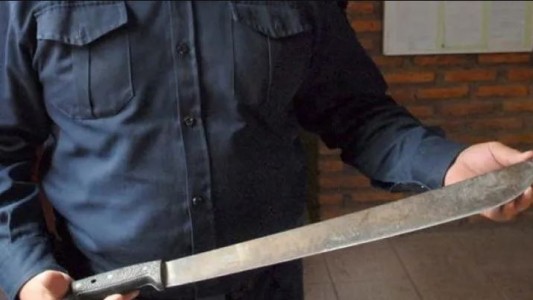 No le pagaban el alquilar y atacó a machetazos a sus inquilinos