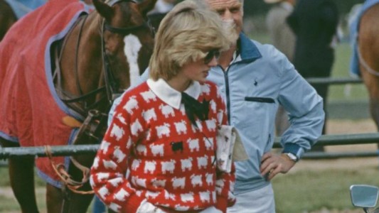 Más de US$ 1 millón: subastaron el emblemático suéter de la princesa Diana