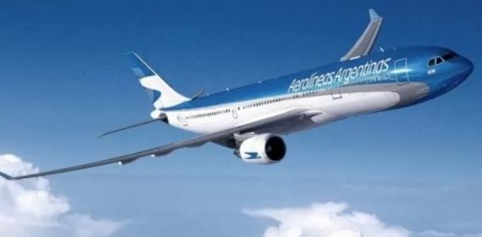 Un avión de Aerolíneas Argentinas realizó su primer vuelo con combustible sostenible