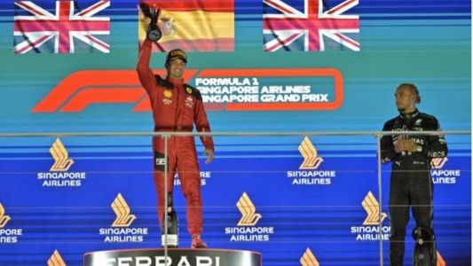 Sainz cortó la racha de Verstappen y se quedó con el Gran Premio de Singapur de la Fórmula 1