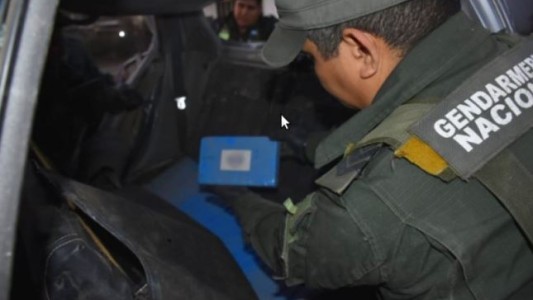 Secuestraron casi 200 kilos de cocaína en Salta, abandonados en una camioneta con doble fondo