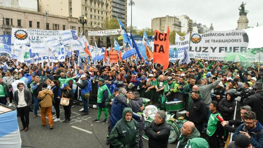 Los sindicatos marcharon al Congreso para apoyar el proyecto que modifica Ganancias