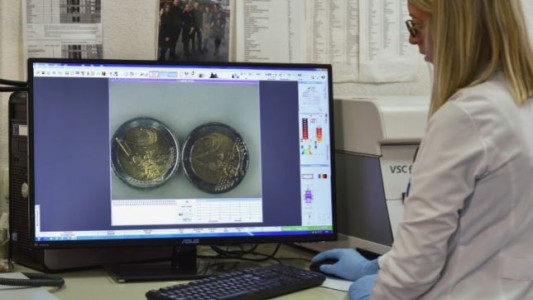 En Kosovo aceptan las monedas de euro falsas