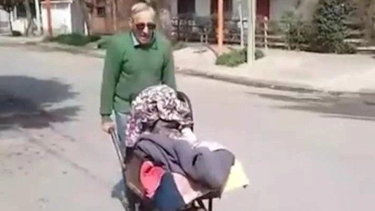 "El abuelo carretilla": así lleva a su nieta al jardín - #FlashChat