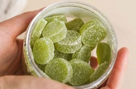 Dos internados por intoxicación con gomas masticables THC en CABA