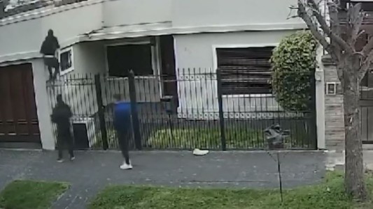 Morón: treparon por los techos de una casa para robar pero los perros se lo impidieron