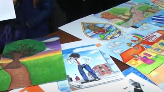 Niños cordobeses que ilustran un libro de cuentos español sueñan con viajar a Barcelona para el lanzamiento