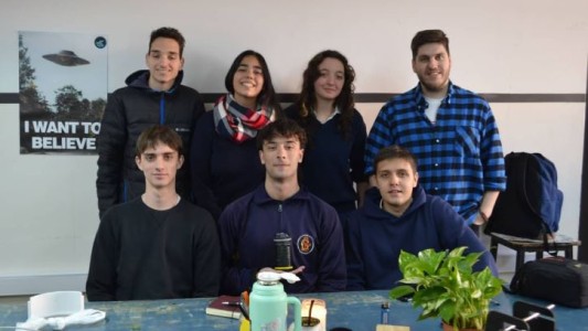 Misión satelital: Estudiantes porteños lanzan su propio satélite desde Córdoba