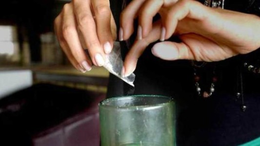 Detienen a una mujer que sedujo, drogó, asaltó y provocó la muerte a un hombre en Florencio Varela