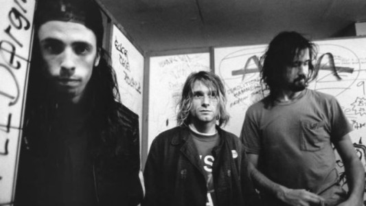 El biógrafo de Nirvana aseguró que Kurt Cobain copió una canción de un grupo argentino
