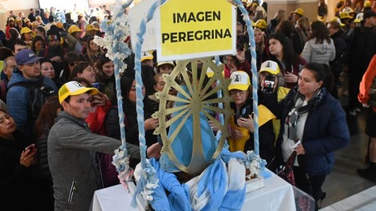 Miles de fieles en San Cayetano partieron rumbo a Luján en una nueva peregrinación