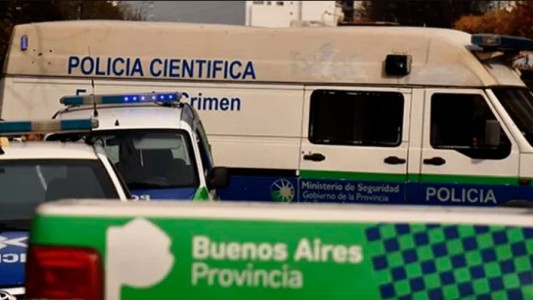 Hallaron a una mujer ahorcada y detuvieron a su ex que denunció el hecho como suicidio