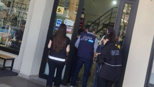 Allanan una veterinaria en Nordelta por presunto contrabando de perros de raza