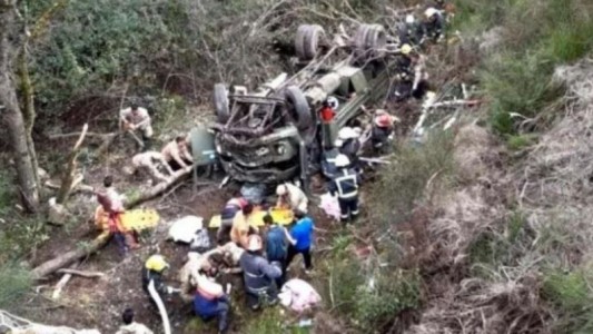El camión del Ejército que volcó en Neuquén no tenía "fugas ni pérdidas de líquido hidráulico"