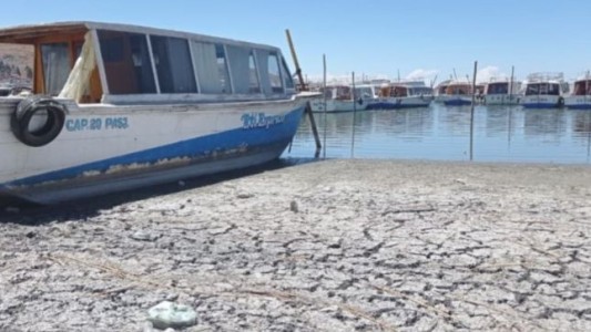 Bolivia y Perú en alerta tras registrarse el nivel histórico más bajo de agua en el lago Titicaca