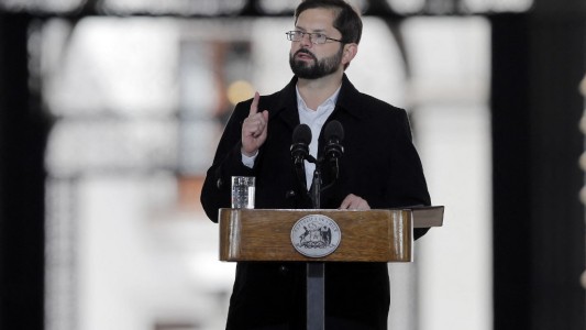 Boric estalló contra la FIFA: "Con el nombre de Chile no se juega"