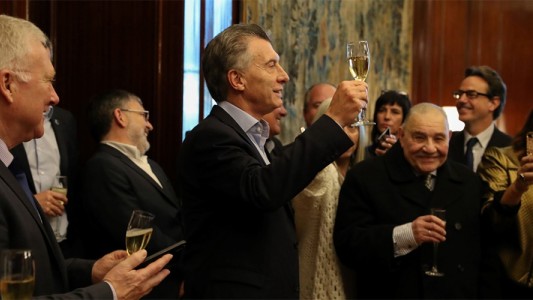 Brindis de Macri con periodistas: "El acuerdo con el FMI es un punto de partida importantísimo"
