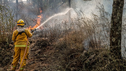 Está controlado el incendio que causó destrozos en el Valle de Punilla de Córdoba