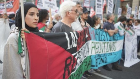 Organizaciones argentino-árabes realizan una movilización en apoyo a Palestina, en medio de la guerra entre Israel y Hamas