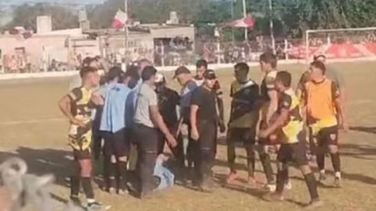 Córdoba: Un árbitro recibió un ladrillazo y tuvieron que hacerle RCP para salvarle la vida