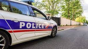 Entró a una escuela en Francia, mató a un docente con un cuchillo y gritó "Alá es grande"