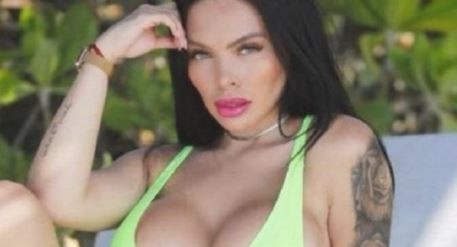 Una actriz porno fue atacada por su ex pareja y teme por su vida