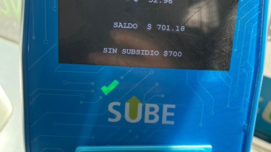 Polémica por los subsidios: un usuario descubrió que la máquina de cobro de la SUBE muestra cuál sería el valor del boleto sin subsidios