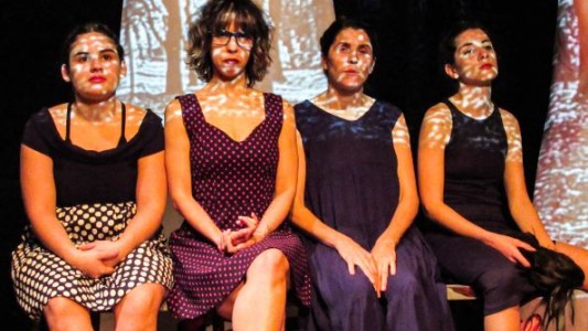 "Y a otra cosa mariposa": Cuatro personajes masculinos interpretados por actrices que provocan una risa liberadora