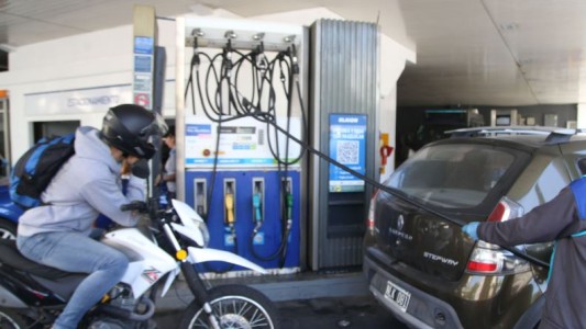 Sin informarlo de forma oficial, aumentaron los combustibles en estaciones de YPF