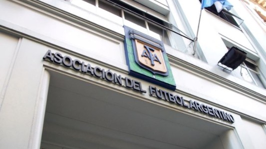 Polémica en el fútbol argentino: AFA eliminó el tercer descenso de la Primera Nacional